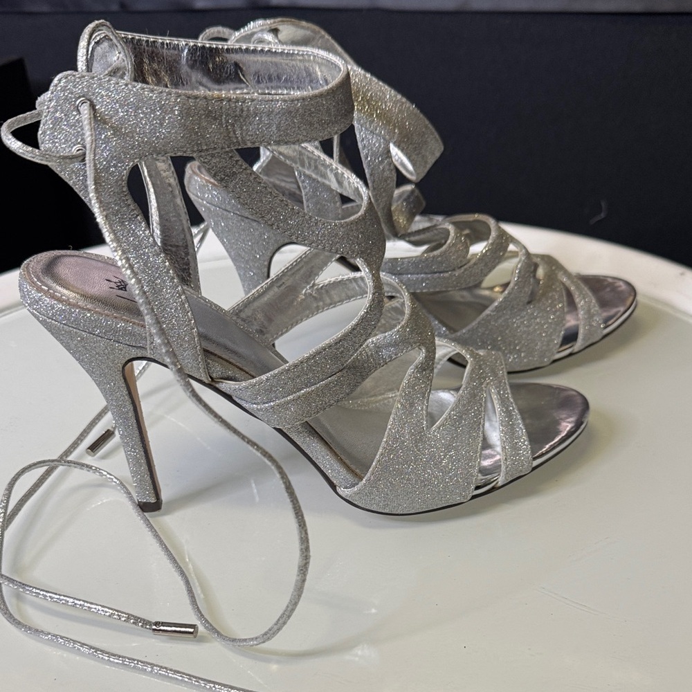 Kate and Mel GLAMOROUS Shimmering Silver Scrappy Heels